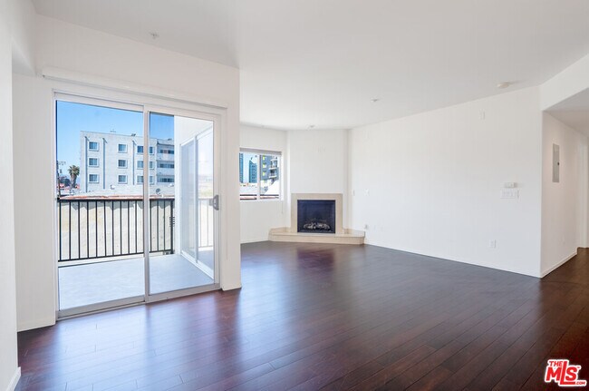 Foto del edificio - 733 S Manhattan Pl