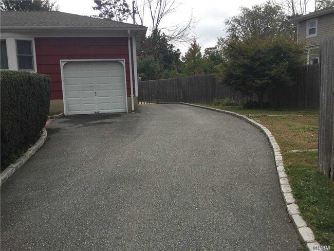 Building Photo - 30 Sinclair Dr