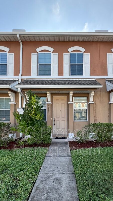 Foto principal - 12999 Sunset Lake Dr