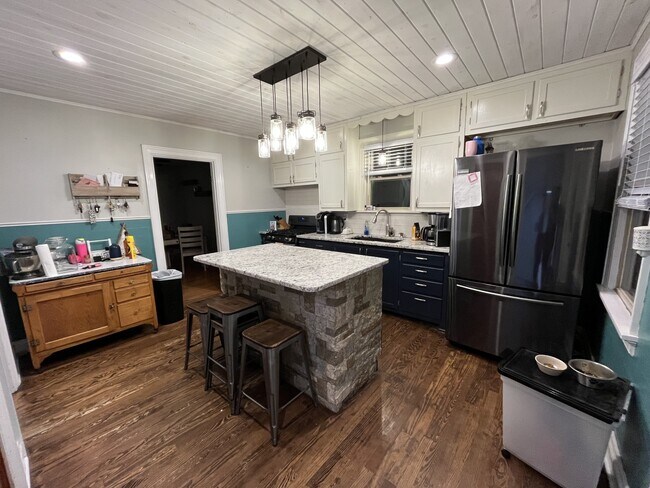 Foto del edificio - 1106 E 3rd St