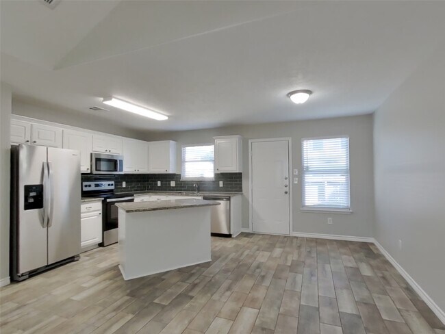 Foto del edificio - 16229 Summerset Estates Blvd