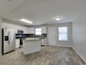 Building Photo - 16229 Summerset Estates Blvd