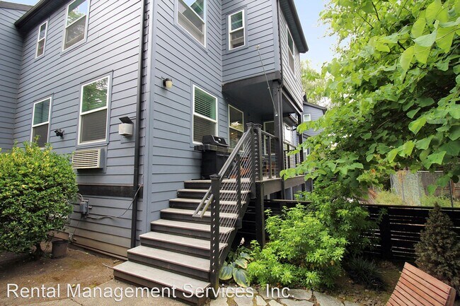 Foto del edificio - 3 br, 2.5 bath House - 223 NE Ivy Street #C