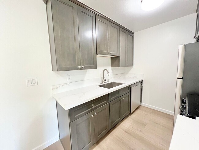 Foto del edificio - Gorgeous Stoneybrook Condo for Rent near C...