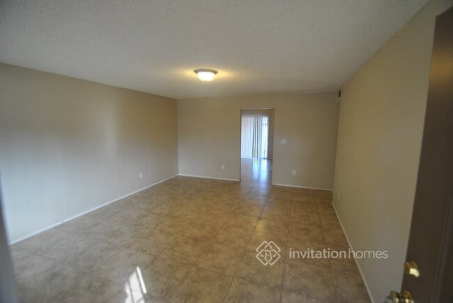 Building Photo - 3502 W Voltaire Ave