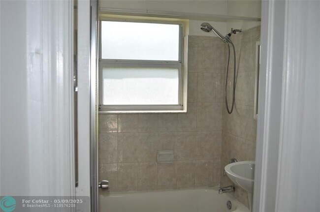 Foto del edificio - 6532 SW 26th St
