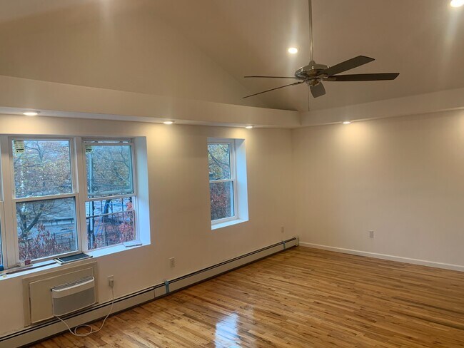 Building Photo - 599 Jackson Ave