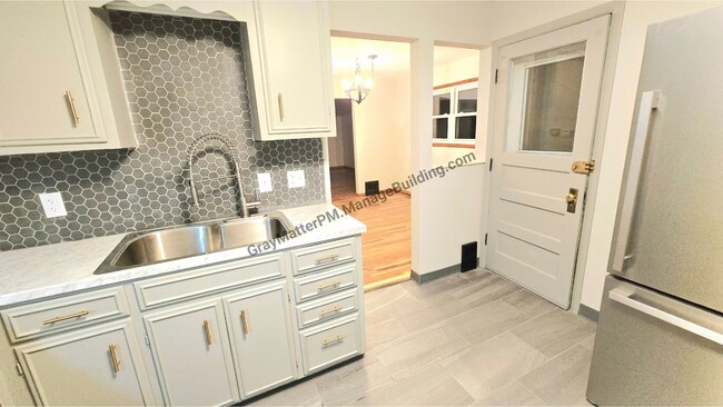 Foto del edificio - 738 E 35th St
