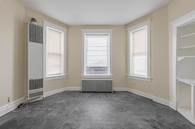 Building Photo - 758 W 71st St