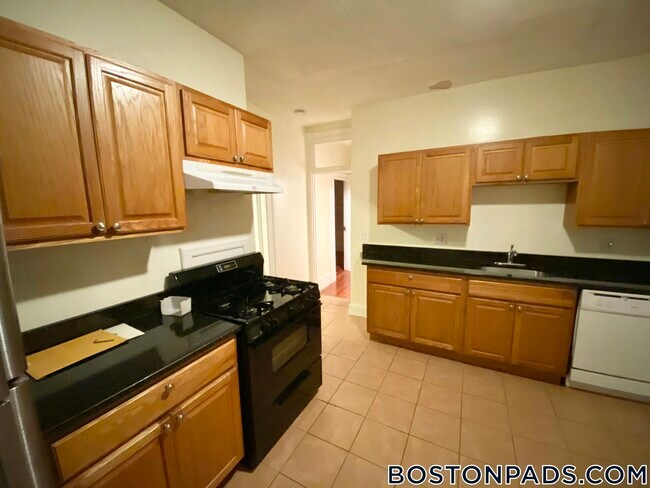 Building Photo - 55 Calumet St