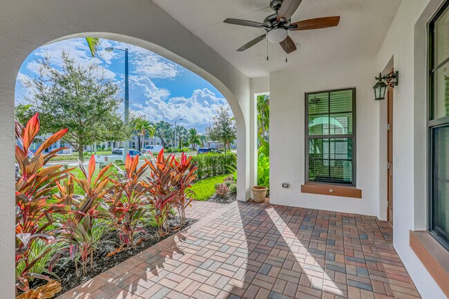 Foto del edificio - 13117 Alton Rd