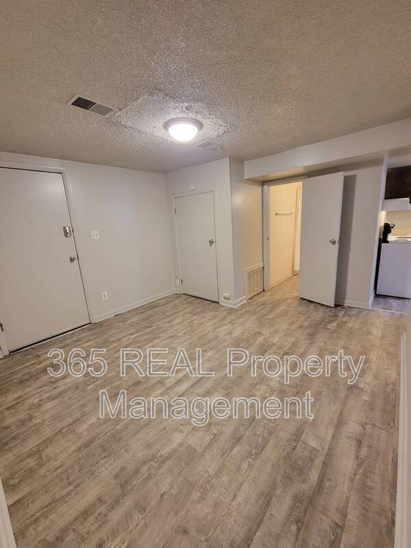 Building Photo - 1822 8th Ave
