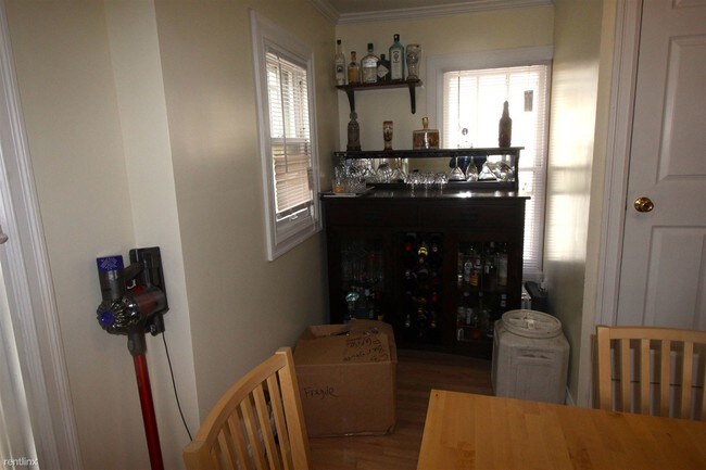 Building Photo - 6 br, 3 bath  - 335 S Division St Apt 2 #2