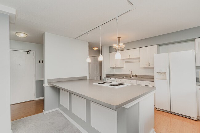 Building Photo - 111 S Baybrook Dr