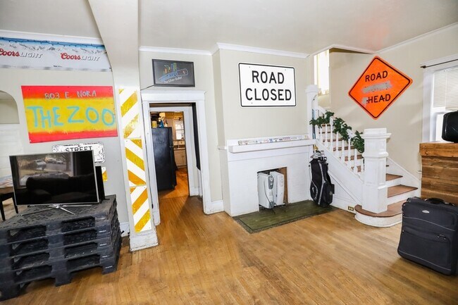 Foto del edificio - 803 E Nora Ave