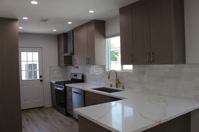 Building Photo - 229 Jesse Ave
