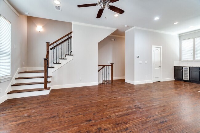 Foto del edificio - 4323 Dickason Ave