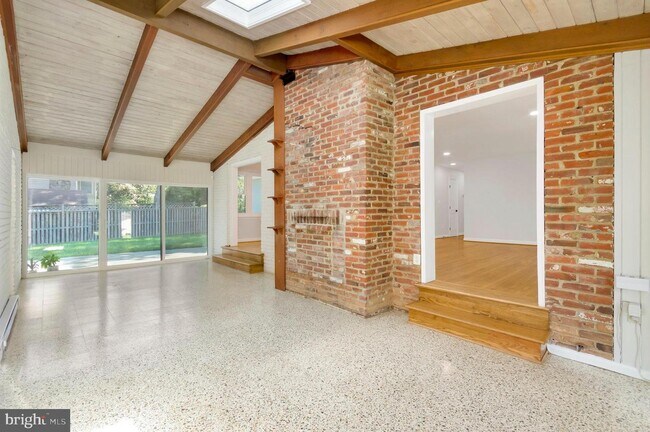 Building Photo - 7609 Woodridge Cir