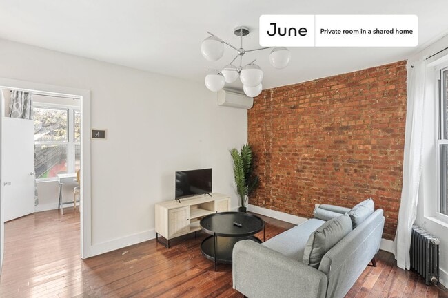 Foto del edificio - Room in Shared 3 bed/1 bath home in Prospect Park South