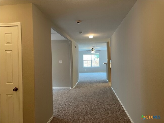 Foto del edificio - 217 Roadrunner Ave