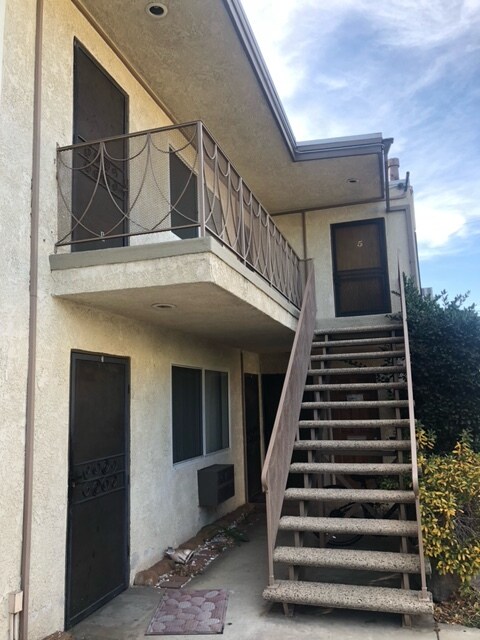 Unit #5 - 6438 Mammoth Ave
