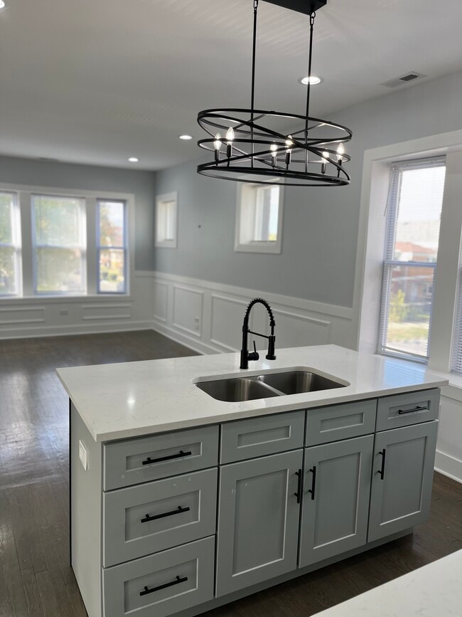 Building Photo - 5033 W Wabansia Ave