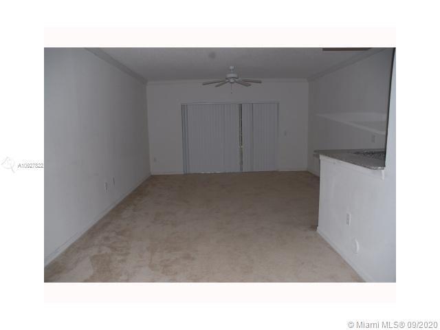 Foto del edificio - 2430 Centergate Dr