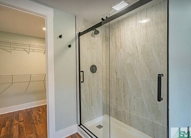 Foto del edificio - 303 E 7th St