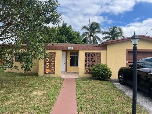 Building Photo - 3596 NW 38th Ave