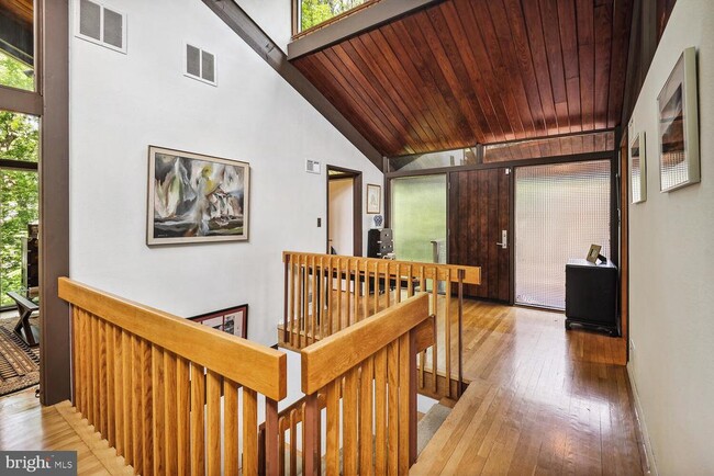 Building Photo - 6620 Fernwood Ct