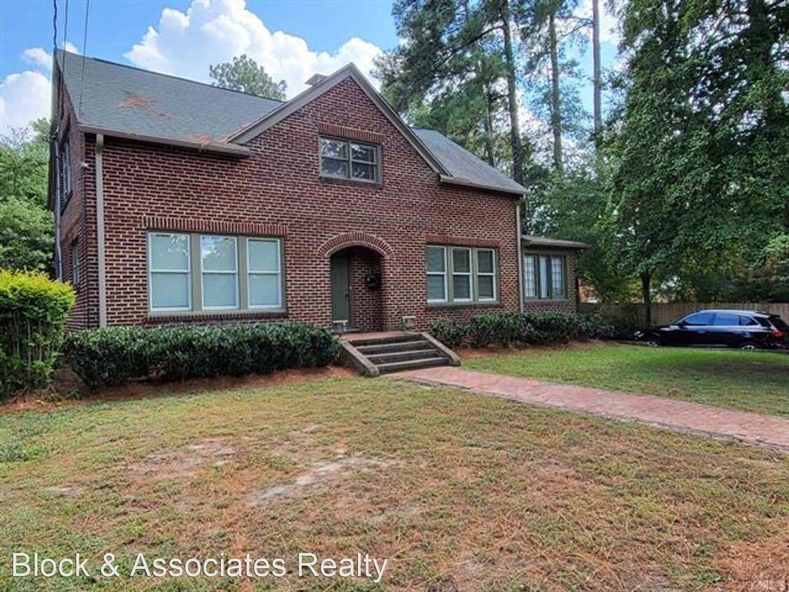 3 br, 2 bath House 145 South May St House Rental in Southern Pines