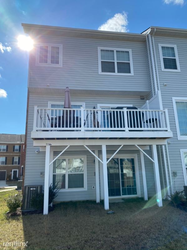 Building Photo - 3 br, 2 bath Townhome - 5431 Spotswood Pl