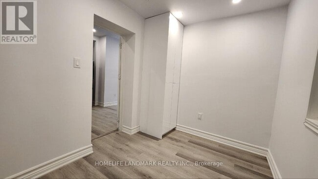Building Photo - 325-325 Simcoe St S