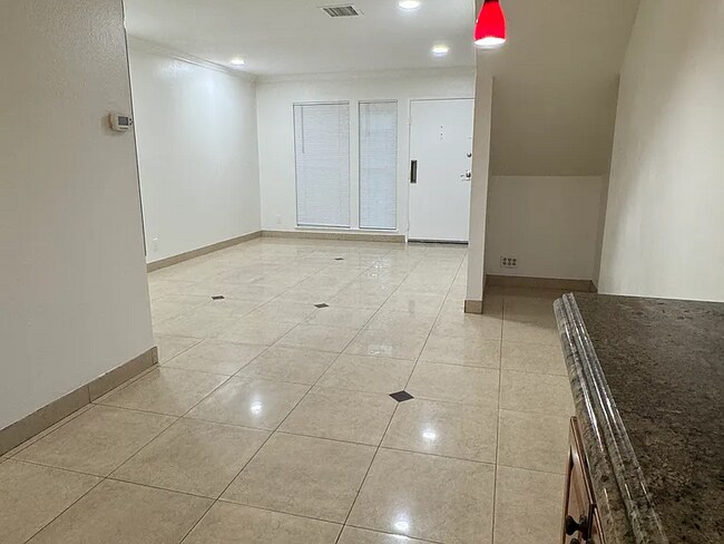 Foto del edificio - 1786 W Greenleaf Ave