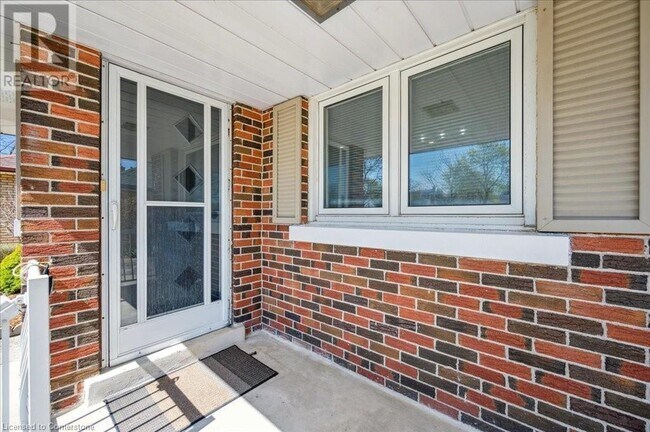 Photo du bâtiment - 238 Belmont Ave W