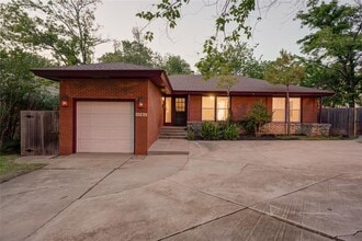 Building Photo - 1101 Bedford Dr