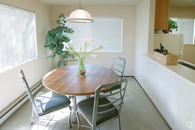 Dining Room - Macara Gardens