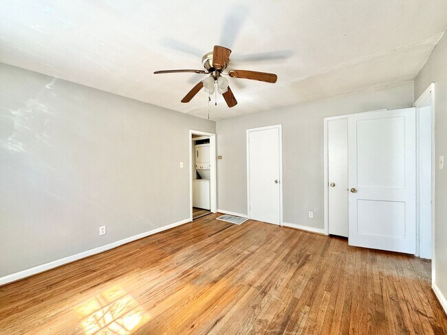 Foto del edificio - 1006 East Side Dr