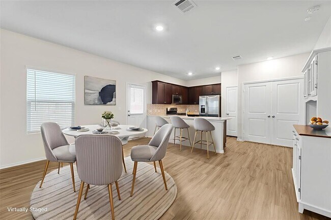 Foto del edificio - 2537 Forgetmenot Ln