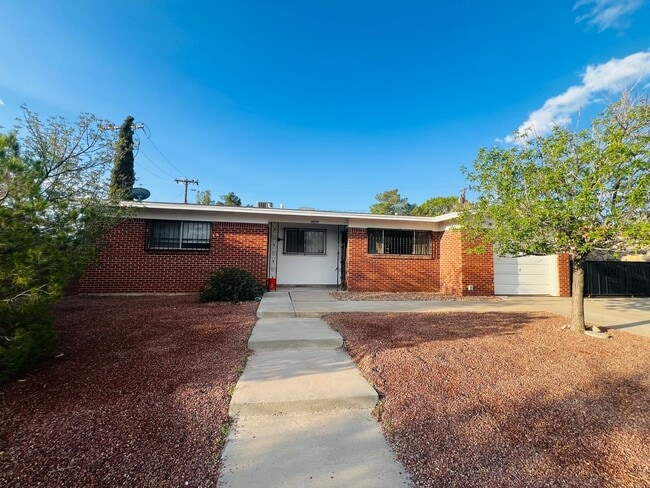 Building Photo - Adorable 3 bedroom, 1.75 bath home in East...