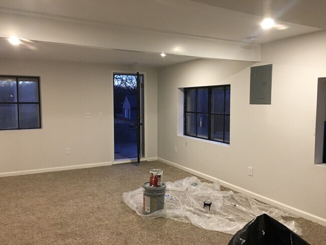 Foto del edificio - 5525 N Bennington Ave
