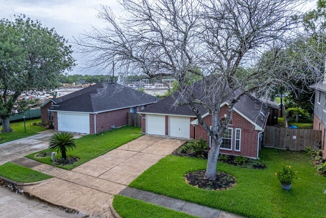 Building Photo - 3503 Riverside Dr