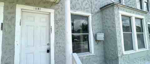 Primary Photo - 1521 Barnard St