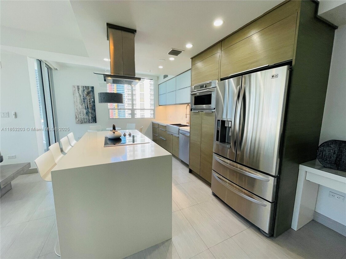 Primary Photo - 801 Brickell Key Blvd