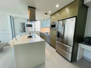 Building Photo - 801 Brickell Key Blvd