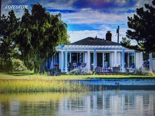 Foto del edificio - 135 Little Neck Rd