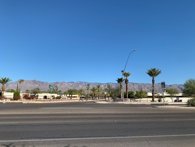 Foto del edificio - 8980 E Speedway Blvd