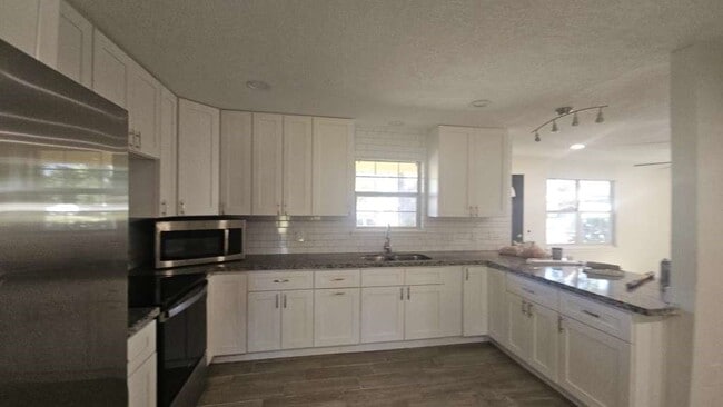 Building Photo - 10101 Rebel Rd