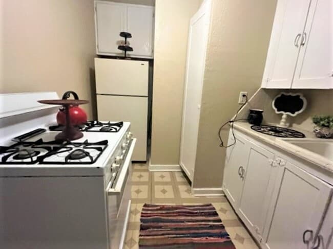 Foto del edificio - 1017 N Tabor Dr