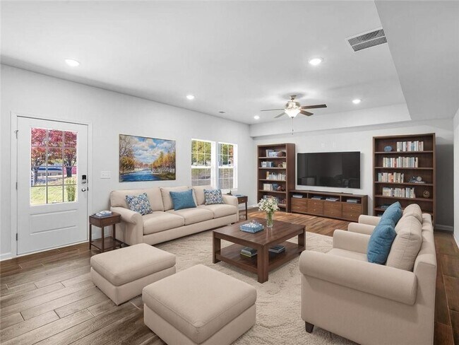 Foto del edificio - 223 Monarch Village Way